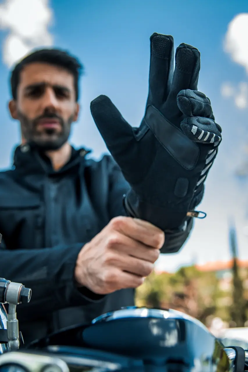 Gloves_Portland_II_Man_Black_3 en tamaño grande.webp