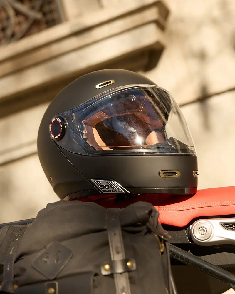 Helmet_90Degree_Matt_Black_4 en tamaño grande.webp