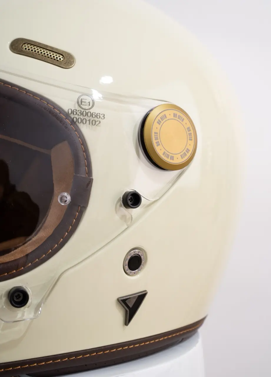 RoadsterIII_Cream_05 en tamaño grande.webp