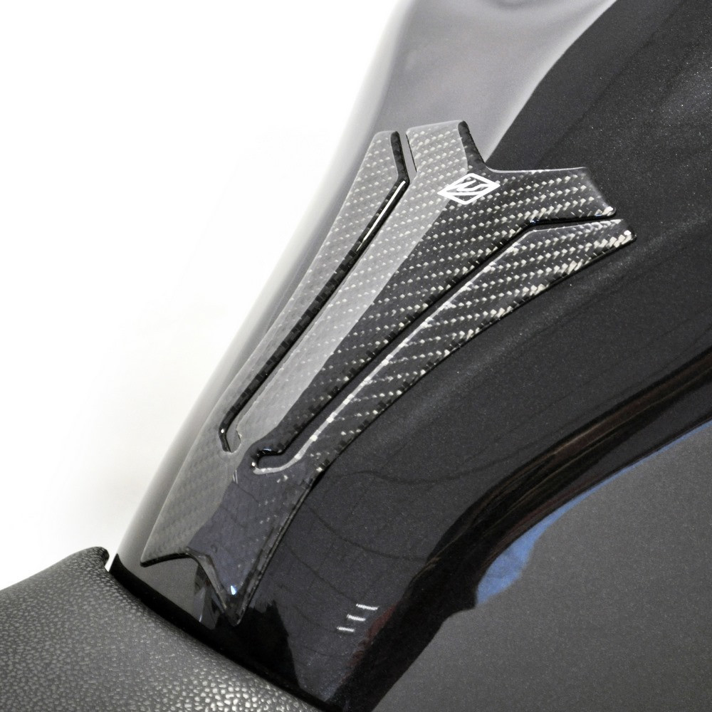 Protector Adhesivo Uniracing Depósito Premium Universal Carbono